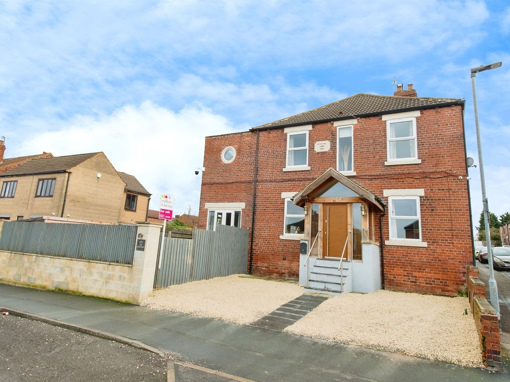 3 bed end terrace house for sale in Featherstone Lane, Featherstone, Pontefract WF7, £200,000
