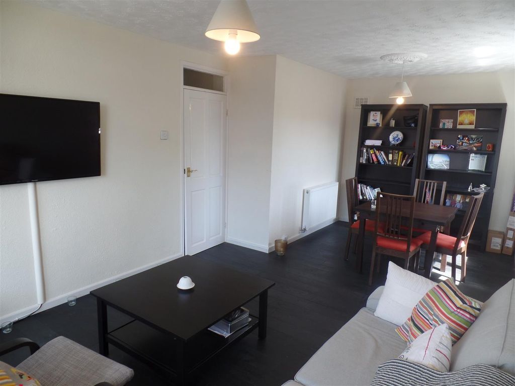 2 bed flat to rent in Victoria Court, Allesley Hall Drive, Allesley