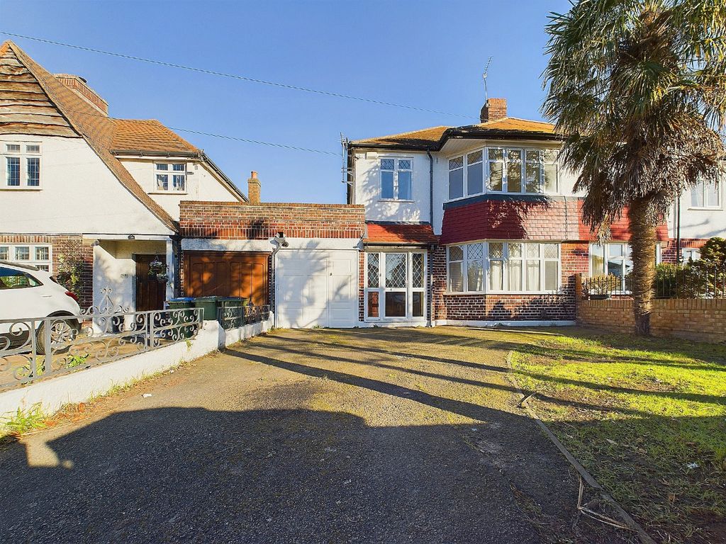 3 bed semidetached house to rent in Halfway Street, Sidcup, Kent DA15