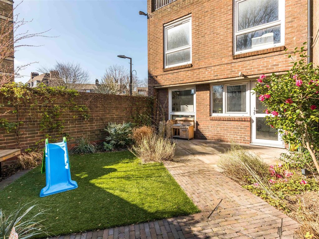 3 bed flat to rent in Potier Street, Borough SE1, £2,800 pcm Zoopla