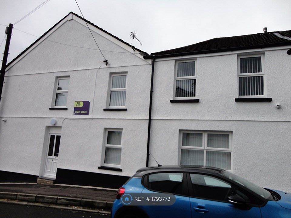 4 bed end terrace house to rent in Beaconsfield Street, Neath SA10, £