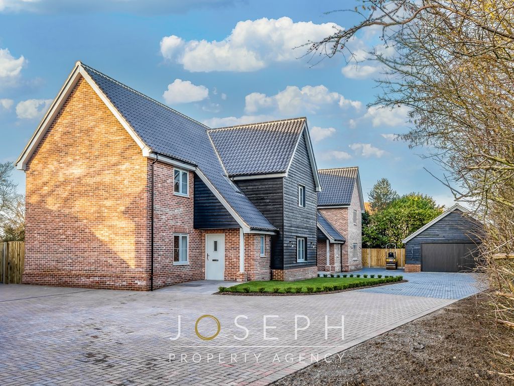 New home, 4 bed detached house for sale in The Heath, Tattingstone