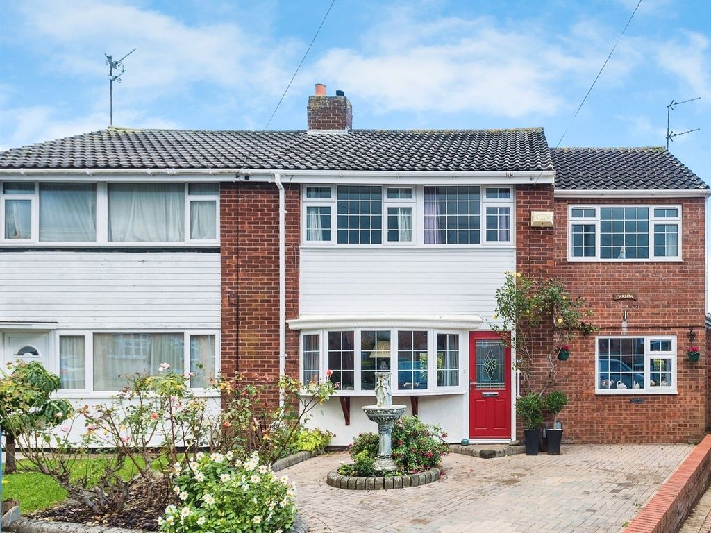 4 bed semidetached house for sale in Somerford Close, Swindon SN2, £