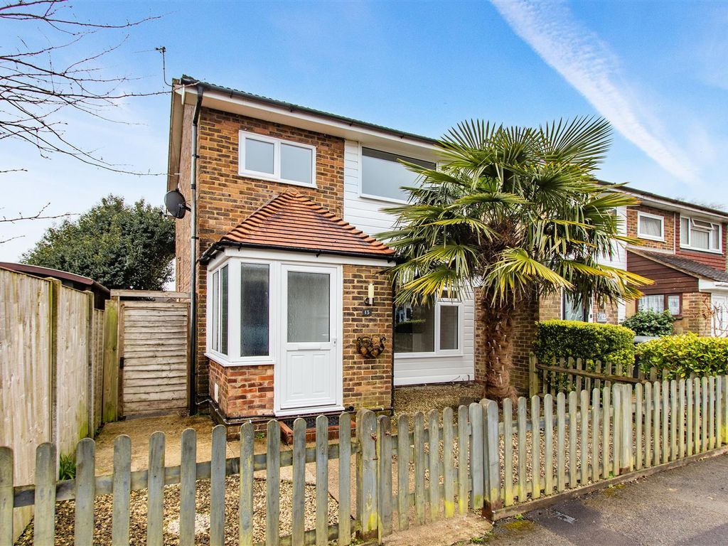 3 bed end terrace house for sale in Belvedere Gardens, Crowborough TN6
