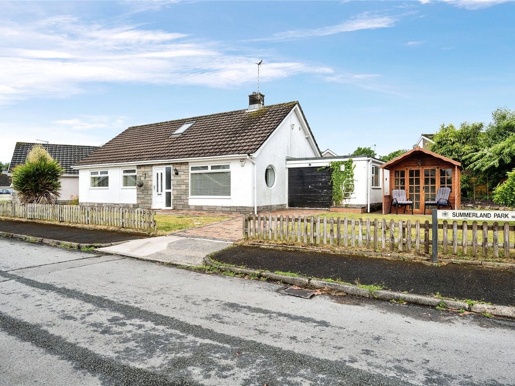 3 bed bungalow for sale in Summerland Park, Upper Killay, Swansea SA2