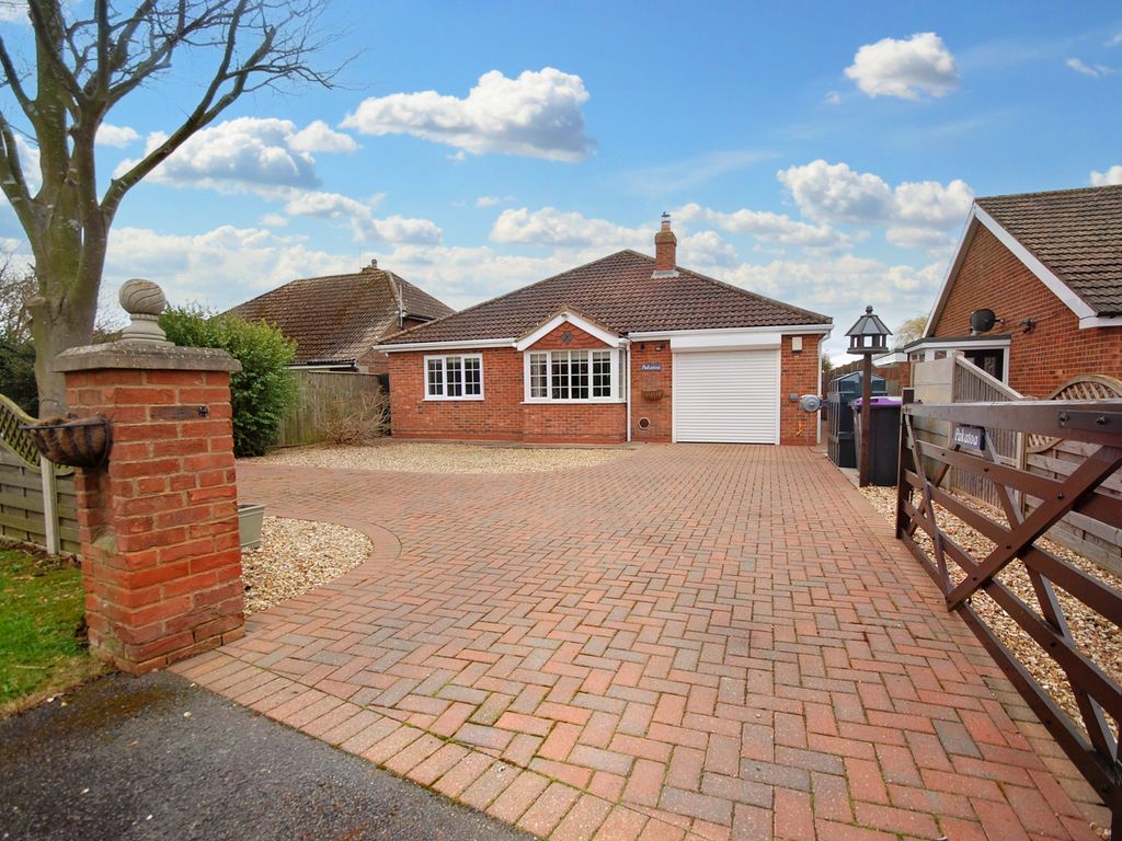 3 bed detached bungalow for sale in Conisholme Road, North Somercotes