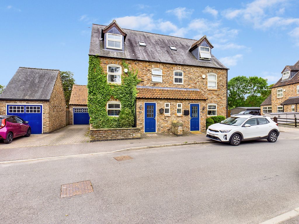 4 bed town house for sale in Hodson Close, Skellingthorpe, Lincoln LN6