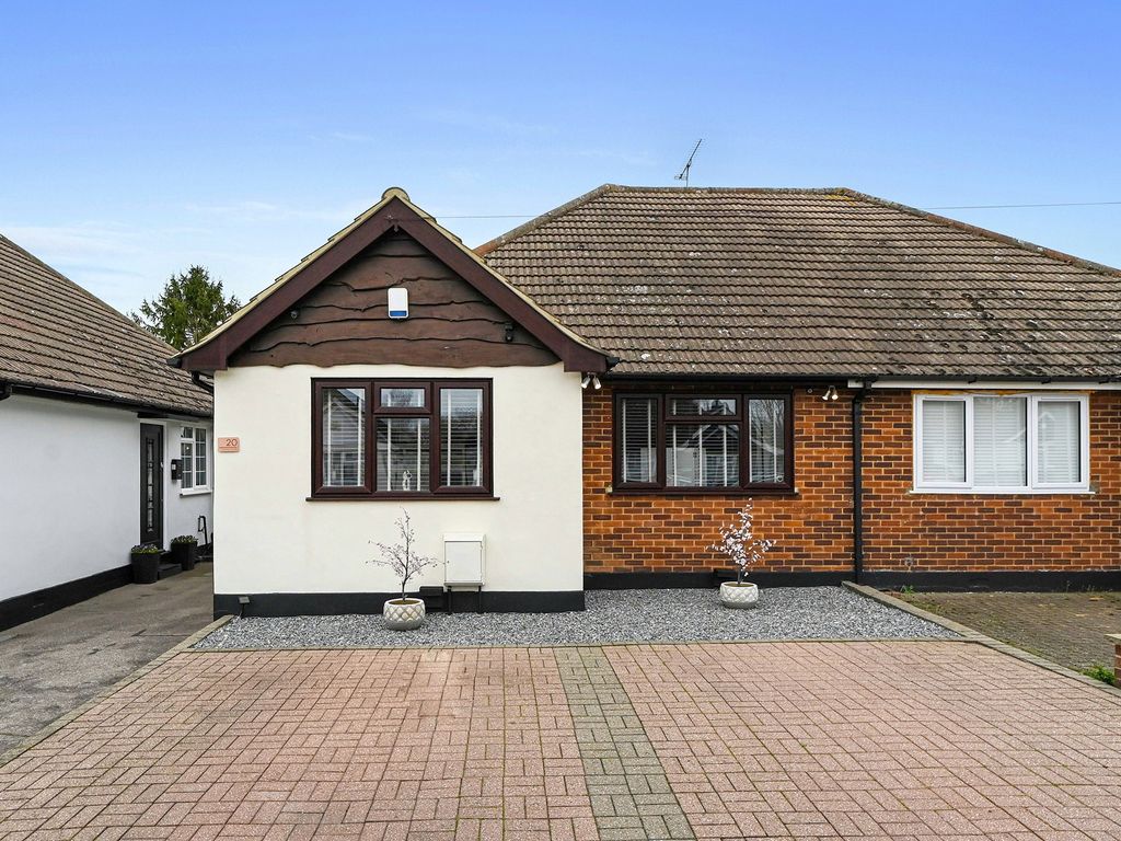 2 bed detached bungalow for sale in Mountnessing, Brentwood, Essex CM15