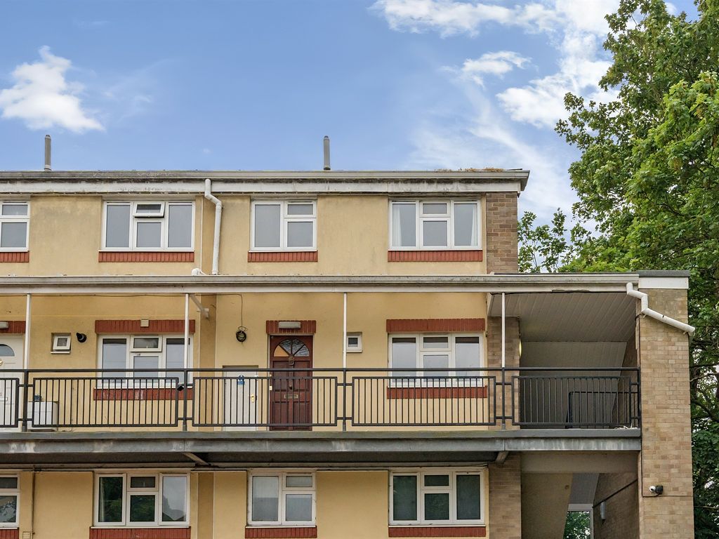 3 bed for sale in Greenfields, Maidenhead SL6 Zoopla