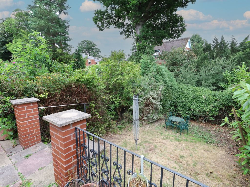 3 bed linkdetached house for sale in Willow Close, Hagley, Stourbridge