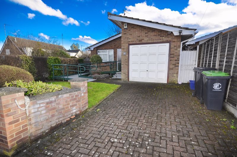 3 bed detached bungalow for sale in Tatsfield Avenue, Nazeing, Waltham