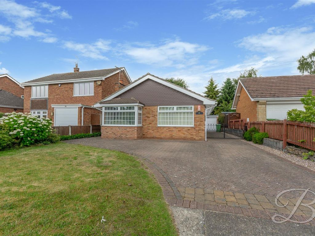 3 bed detached bungalow for sale in Chatsworth Drive, Mansfield NG18