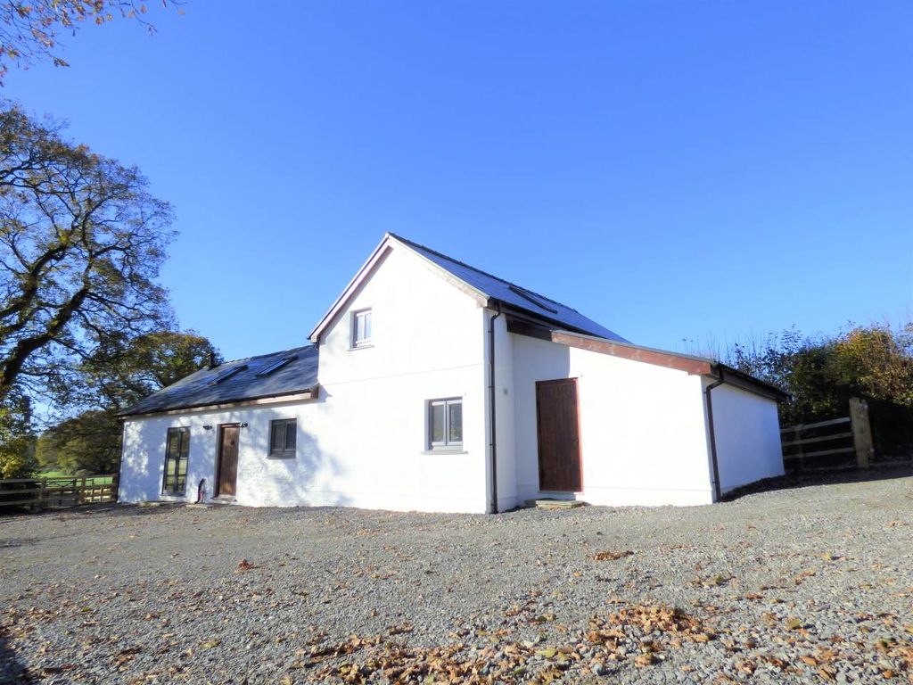 3 bed detached house to rent in Island Terrace, Pentre Road, St. Clears
