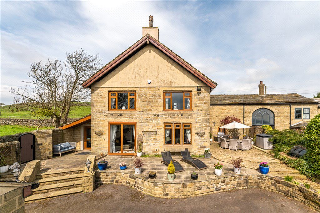 5 bed semidetached house for sale in Otley Road, High Eldwick, Bingley