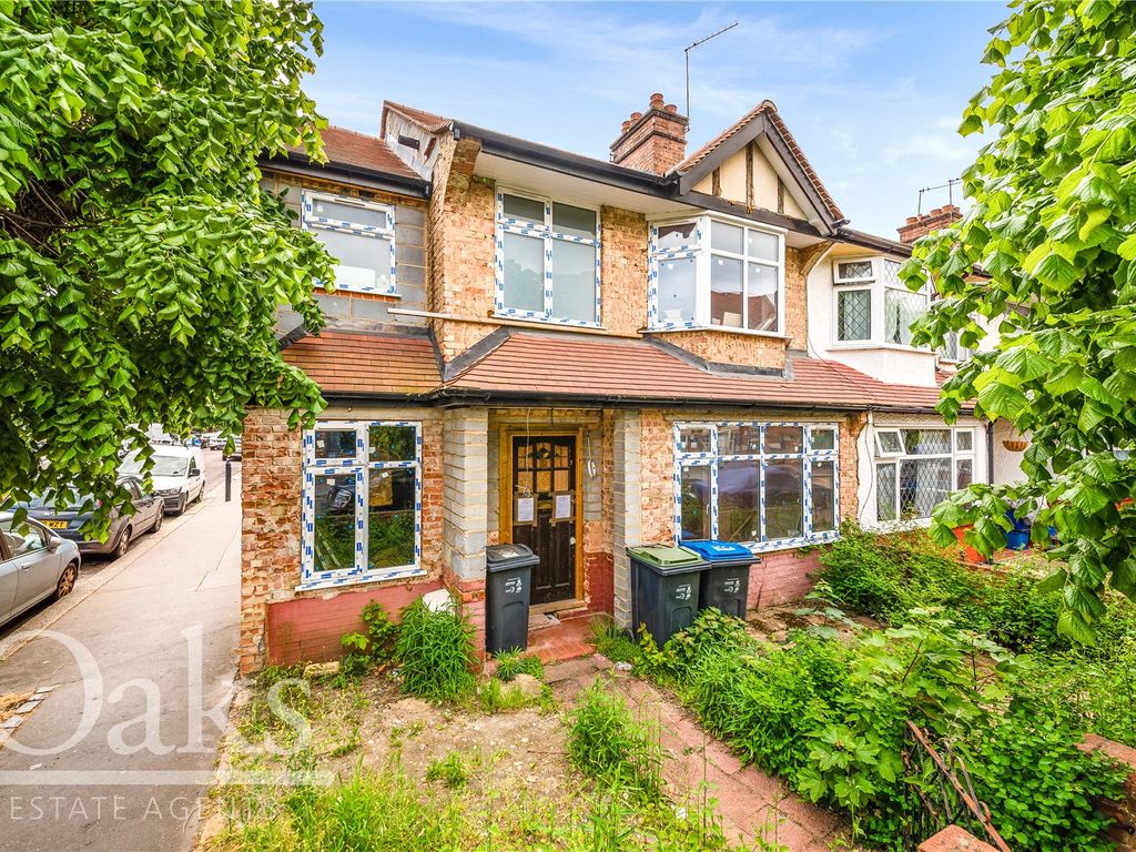 4 bed end terrace house for sale in Brampton Road, Croydon