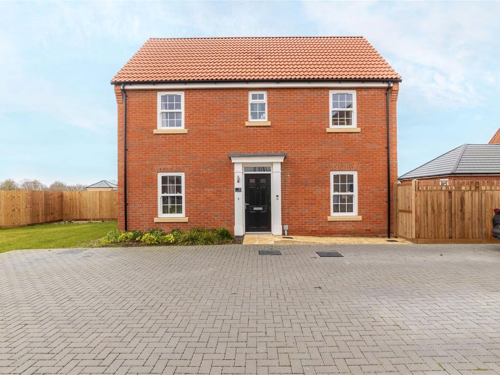 3 bed detached house for sale in Ferrers Gardens, Wymondham NR18, £