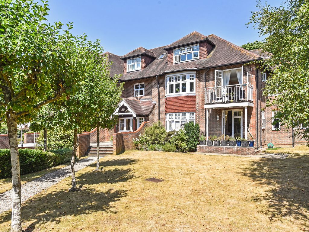 2 bed flat for sale in Chestnut Avenue, Chichester PO19 Zoopla