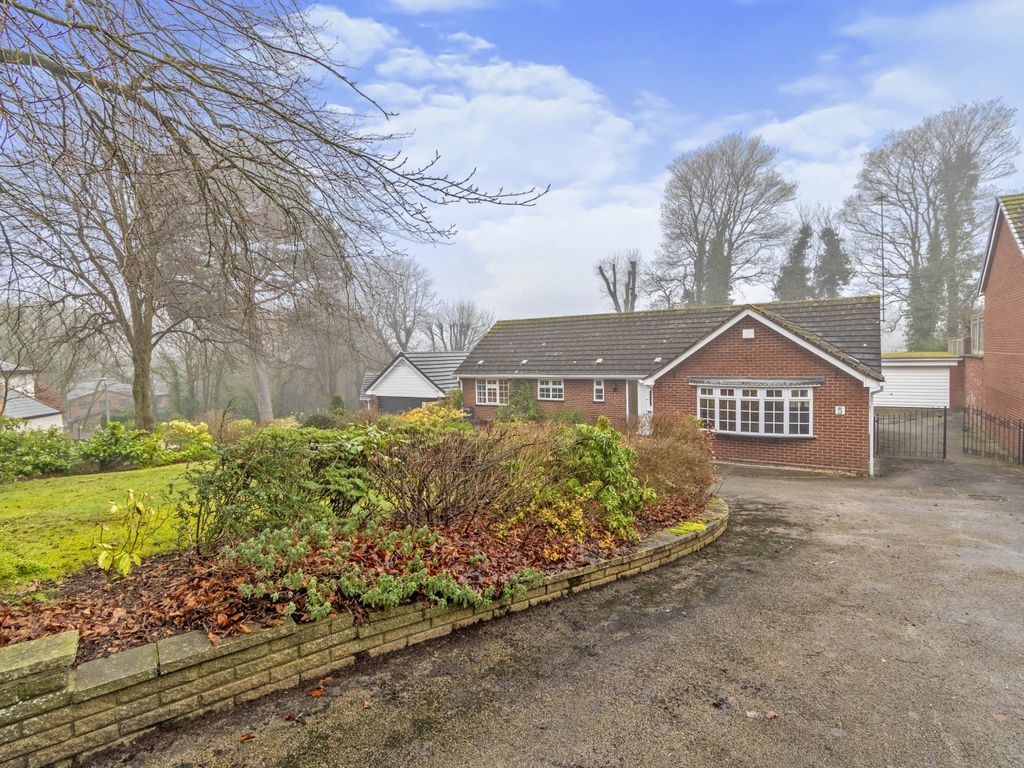 3 bed detached bungalow for sale in Compton Hill Drive, Wolverhampton