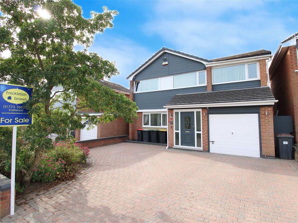 4 bed detached house for sale in Rolleston Drive, Newthorpe, Nottingham