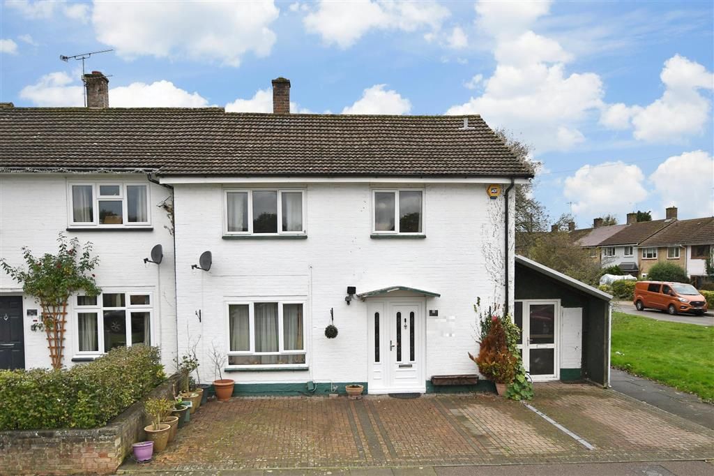 4 bed end terrace house for sale in Gloucester Road, Crawley, West