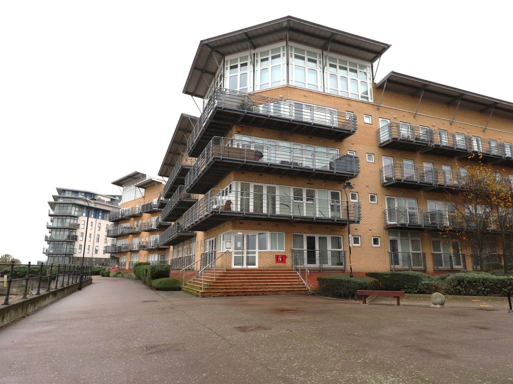 2 bed flat to rent in Portland Place, Ingress Park, Greenhithe, Kent