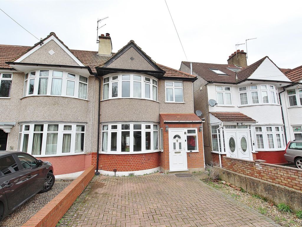 3 bed end terrace house to rent in Sidmouth Avenue, Isleworth TW7, £