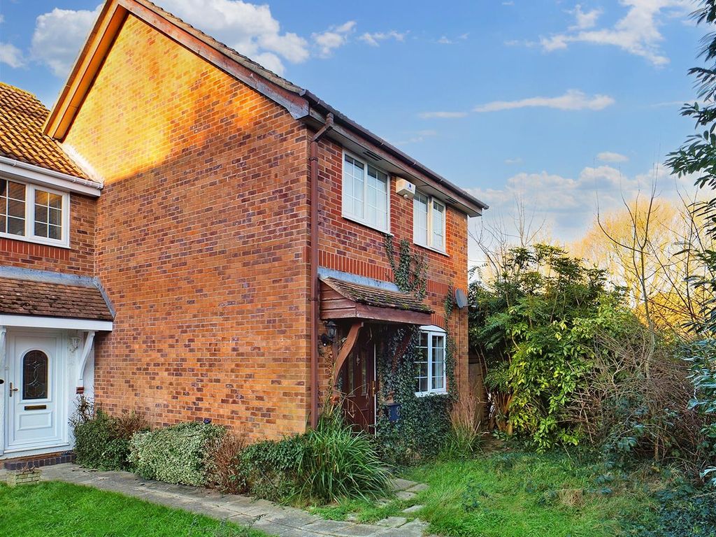 2 bed end terrace house for sale in Shirley Close, Bewbush, Crawley RH11 Zoopla