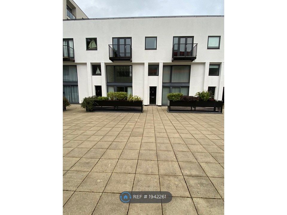 4 bed terraced house to rent in Dickens Mews, London EC1M, £4,200 pcm