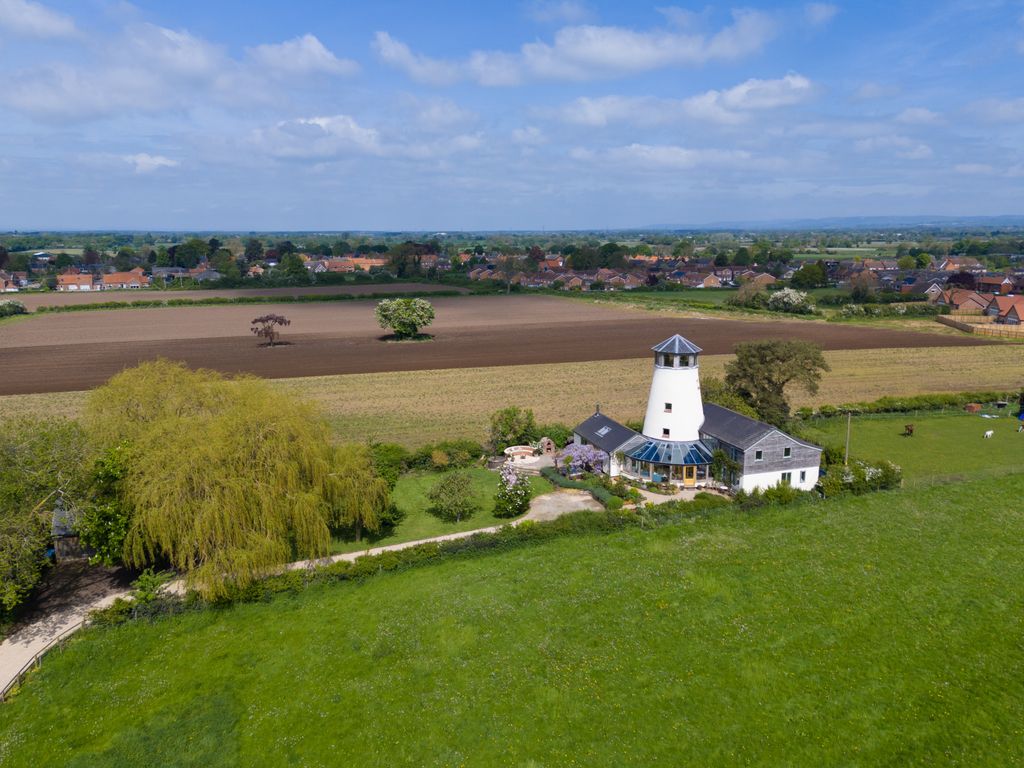 5 bed detached house for sale in Newton Road, Tollerton, York YO61, £