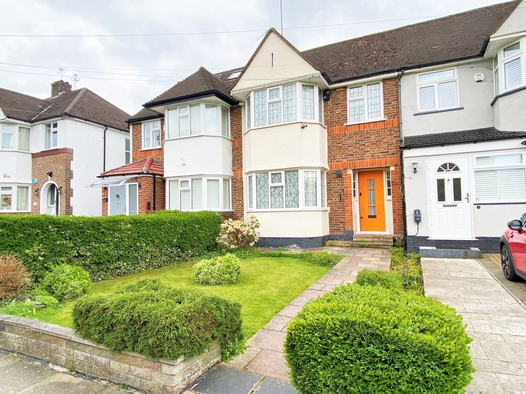 3 bed terraced house for sale in West Walk, East EN4 Zoopla