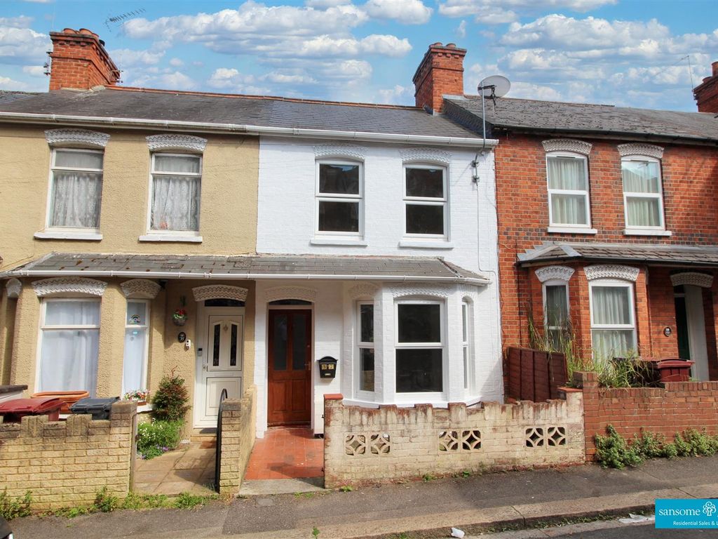3 bed terraced house for sale in Wilson Road, Reading RG30, £325,000