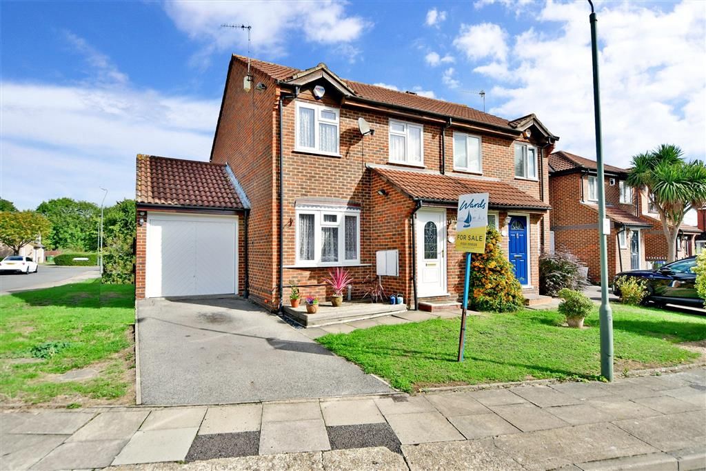 3 bed semidetached house for sale in Beckett Close, Belvedere, Kent