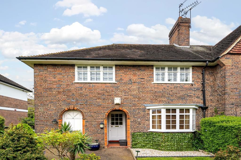 2 bed flat for sale in Neale Close, London N2, £445,000 Zoopla