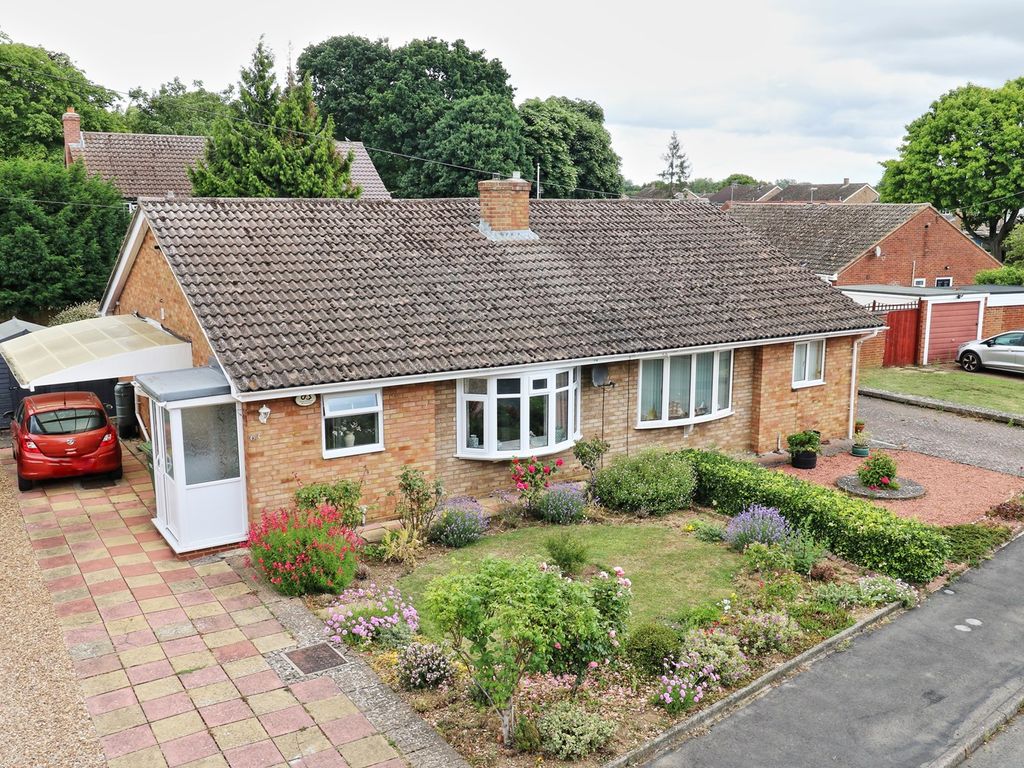 2 bed bungalow for sale in Park Avenue, Little Paxton, St Neots PE19