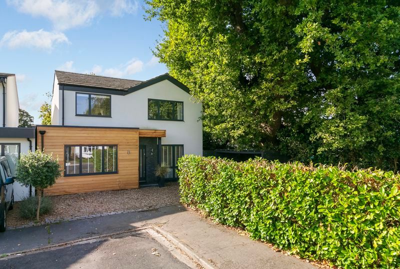 4 bed detached house for sale in Parsons Mead, East Molesey KT8, £