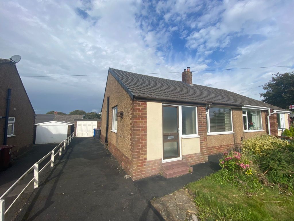 2 bed semidetached bungalow to rent in Whalley Old Road, Blackburn BB1