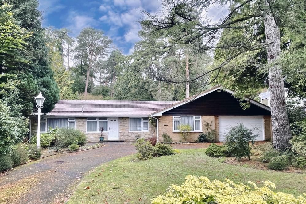 3 bed bungalow for sale in St Ives Wood, Ashley Heath. Ringwood BH24