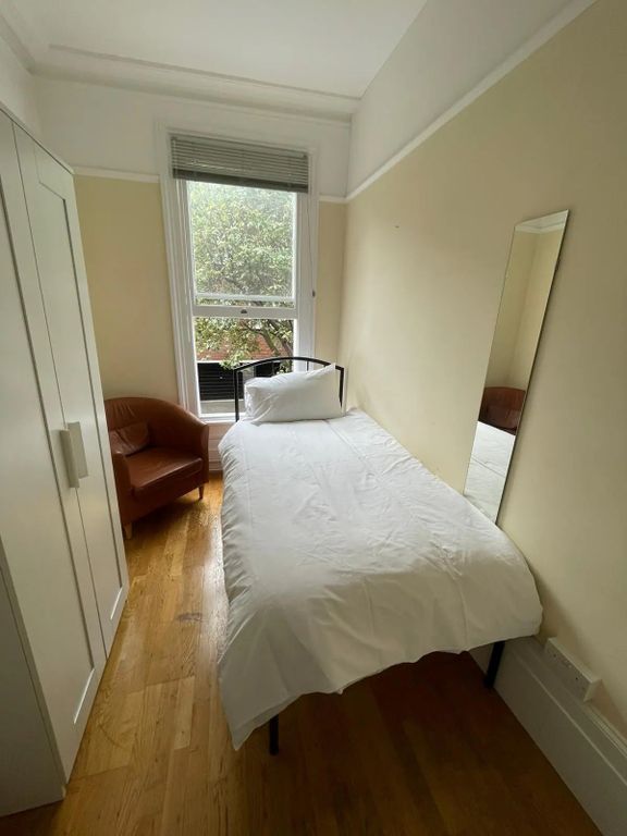 Room to rent in Lanark Place, London W9, £1,300 pcm Zoopla
