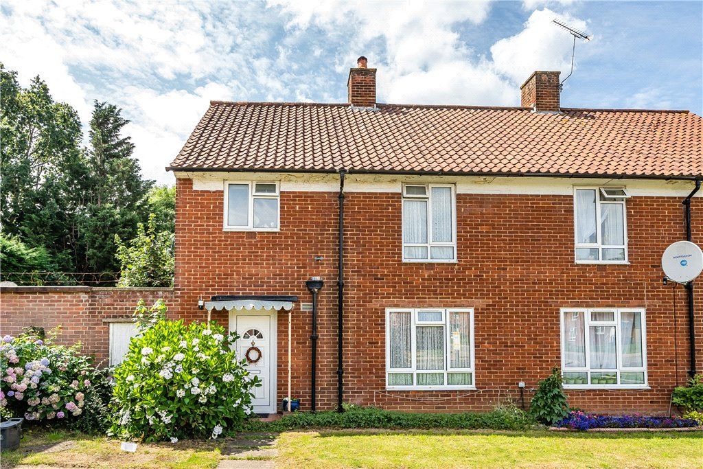 3 bed semidetached house for sale in Morecambe Gardens, Stanmore