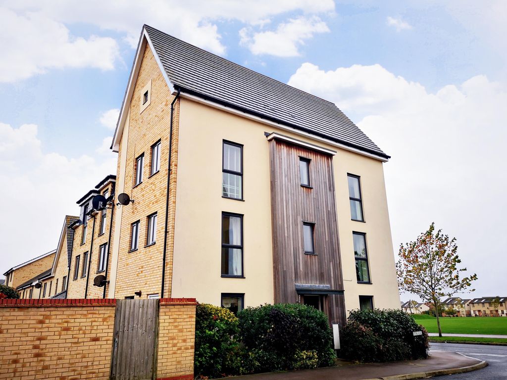 4 bed property to rent in Spitfire Road, Upper Cambourne, Cambridge