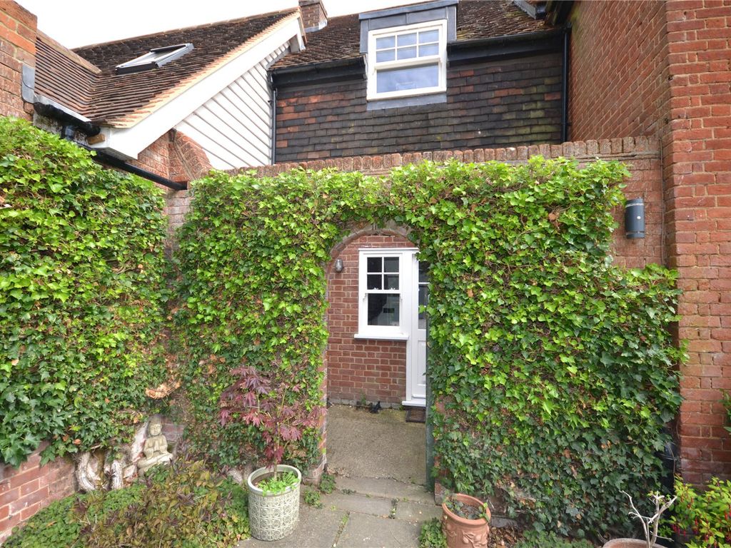 2 bed linkdetached house to rent in High Cross Lane, Little Canfield CM6, £1,600 pcm Zoopla