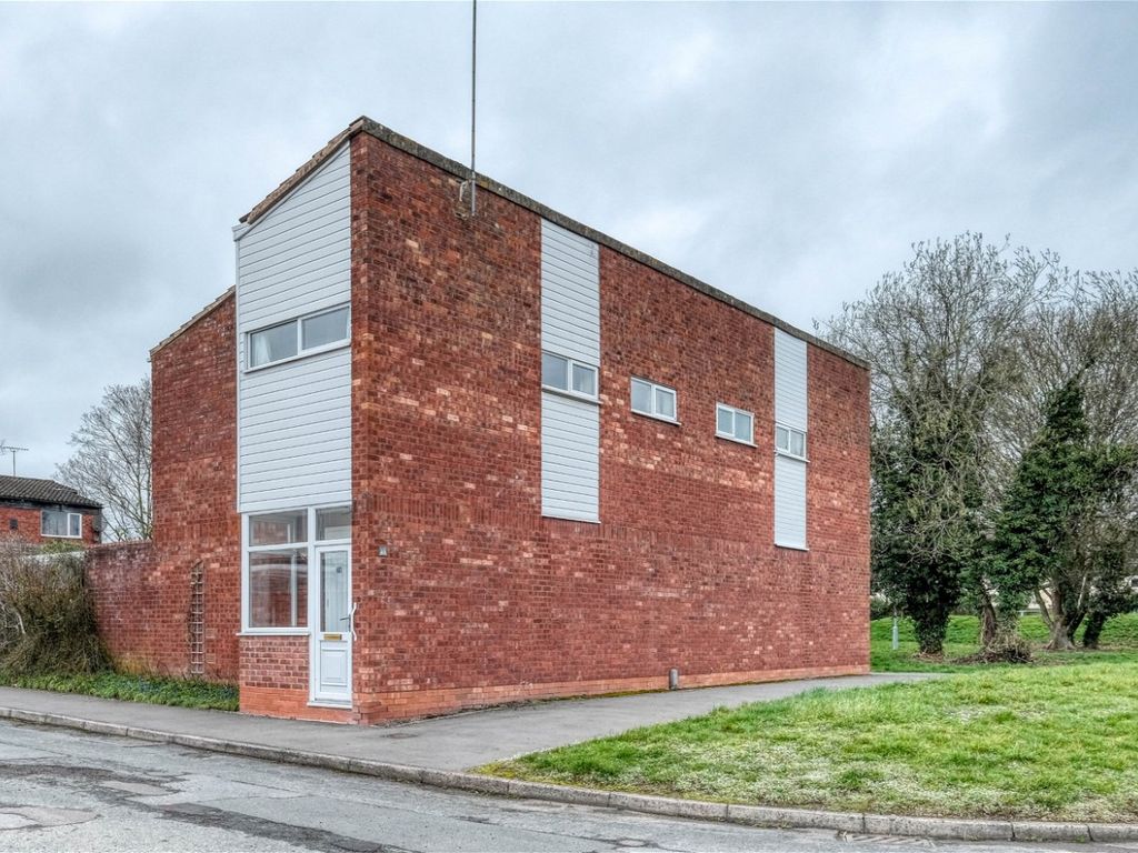 3 bed semidetached house for sale in Sutton Close, Winyates West