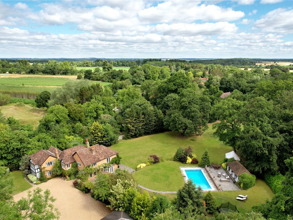 5 bed detached house for sale in Burchetts Green Road, Burchetts Green