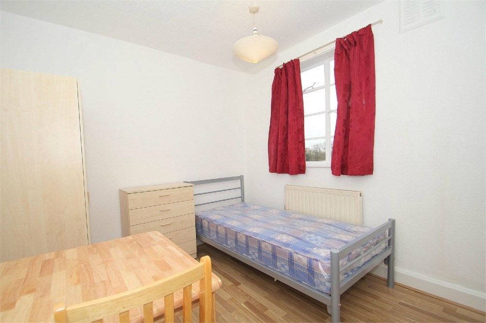 Studio to rent in New Parade, High Street, West Drayton, Yiewsley UB7