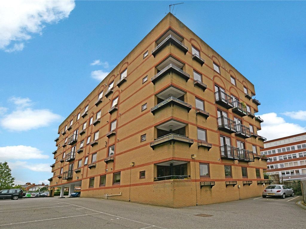 1 bed flat for sale in Oxford Road, Aylesbury HP19, £165,000 Zoopla