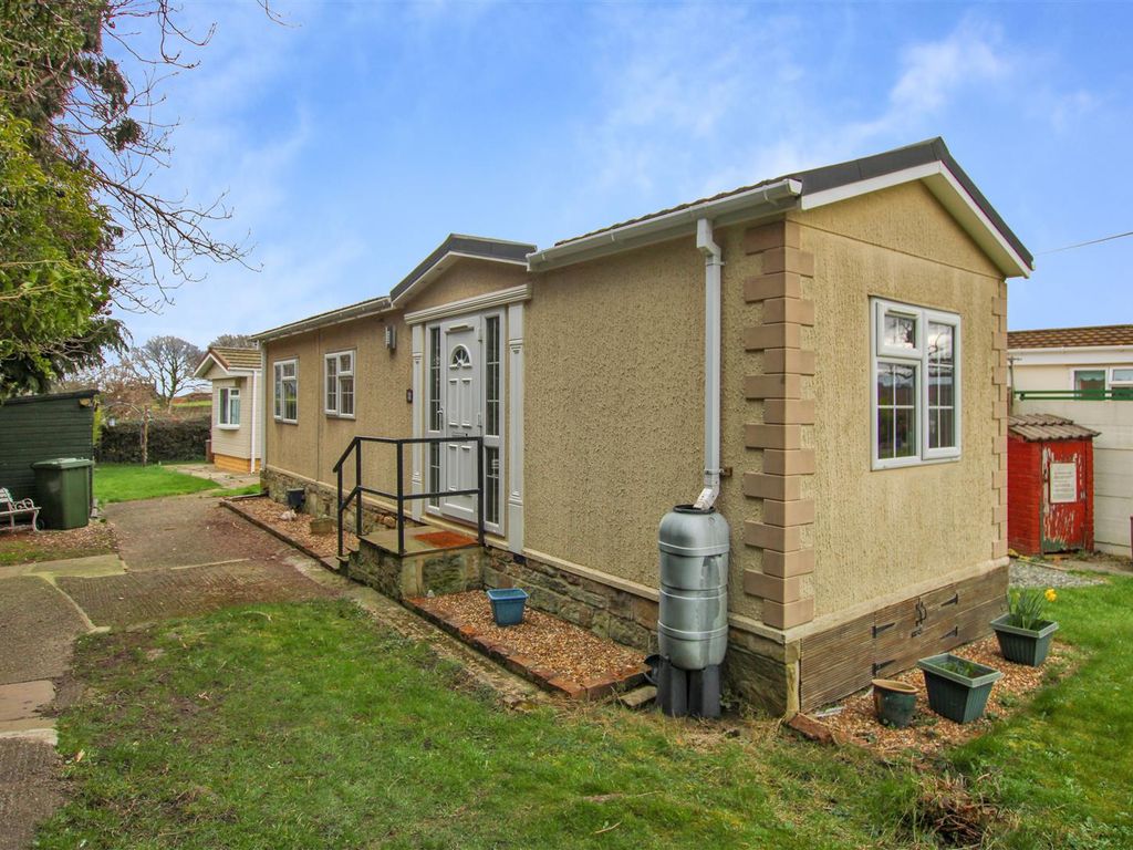 2 bed mobile/park home for sale in Whitehall Road, New Farnley, Leeds