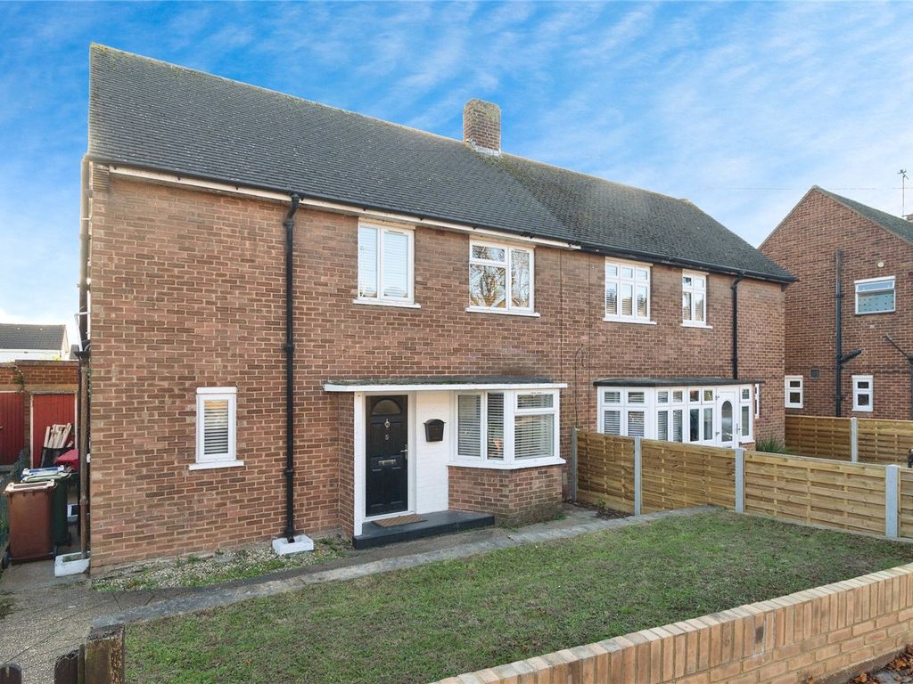 3 bed semidetached house for sale in Stour Road, Grays, Essex RM16, £