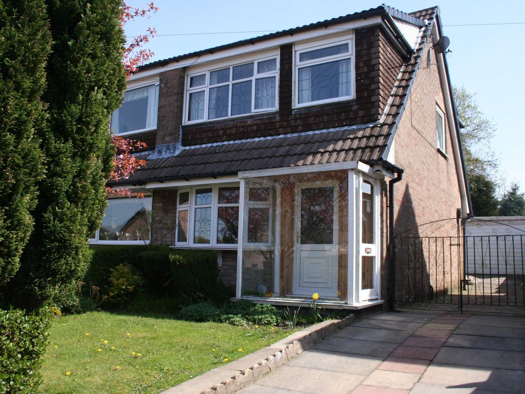 3 bed semidetached house to rent in Elmsfield Avenue, Norden, Rochdale