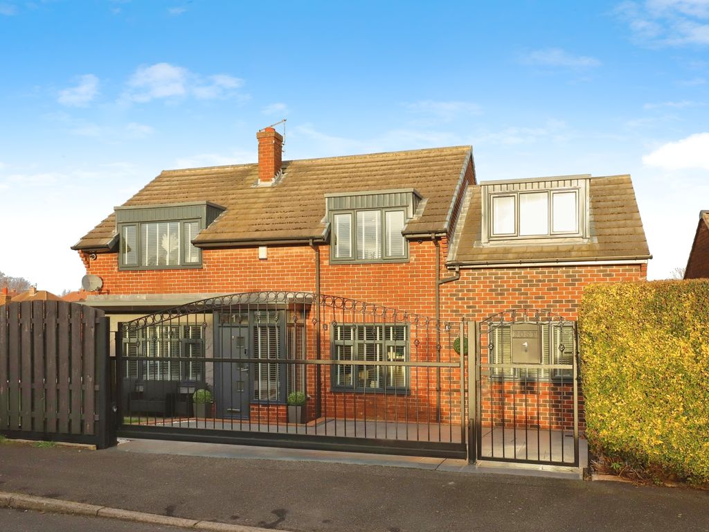 4 bed detached house for sale in Christchurch Avenue, Aston, Sheffield