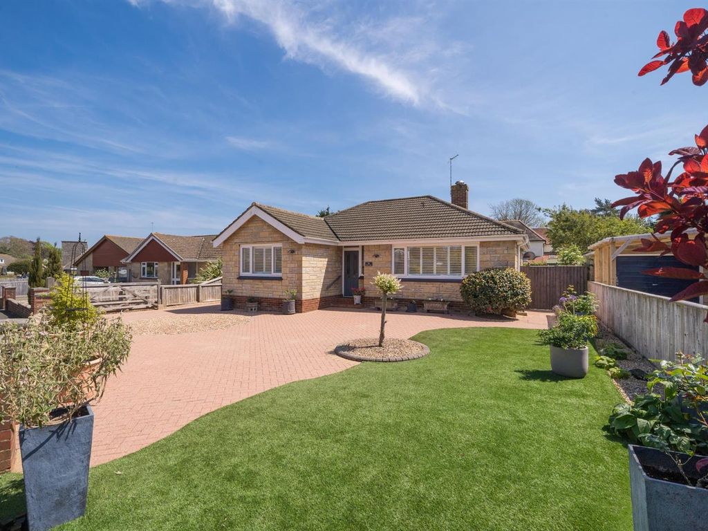 3 bed detached bungalow for sale in Meadow Drive, Bembridge PO35, £